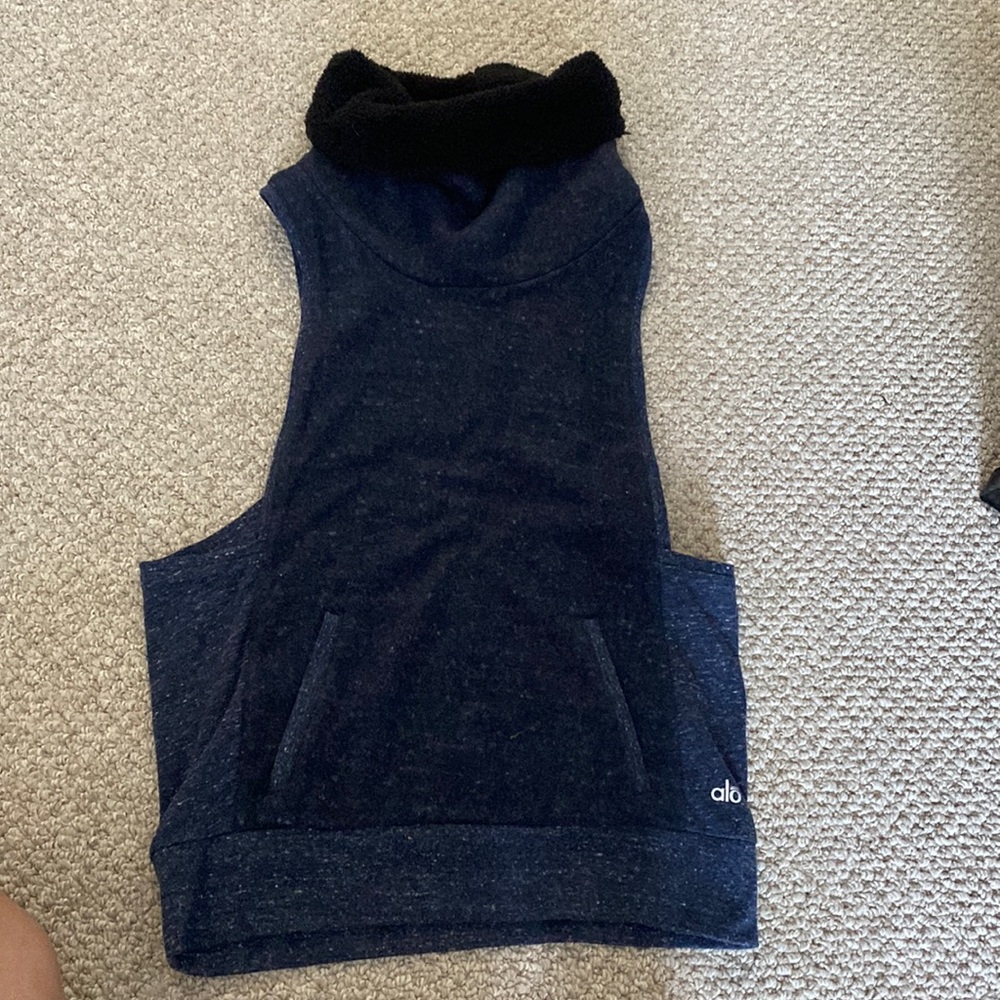 Alo Yoga sweater Vest